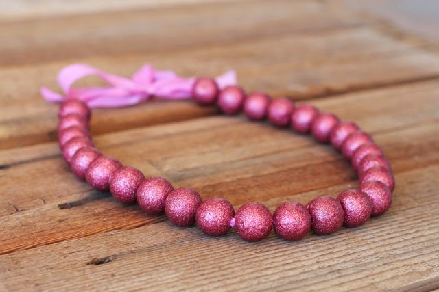 glitter-bead-necklace